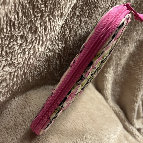 VERA BRADLEY Priscilla Pink Case *Retired Design - Picture 7 of 7